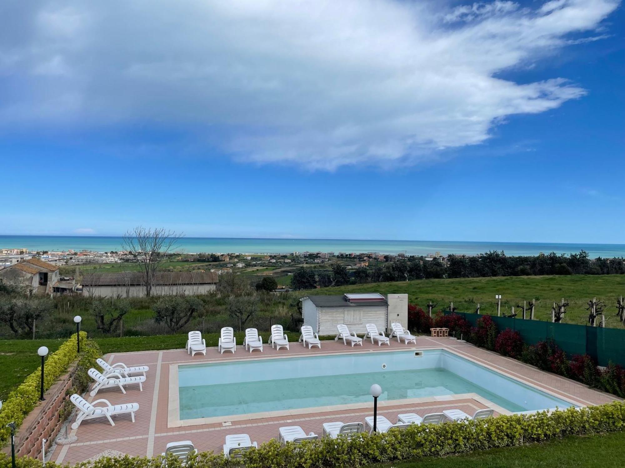 Vigneto - Italian Restaurant & B&B Villa Rosa Di Martinsicuro Экстерьер фото