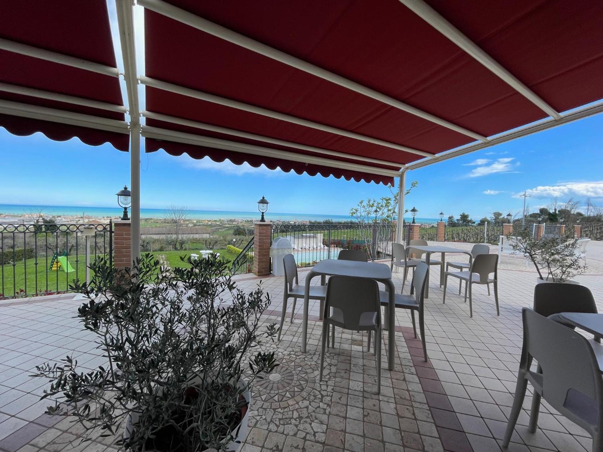 Vigneto - Italian Restaurant & B&B Villa Rosa Di Martinsicuro Экстерьер фото