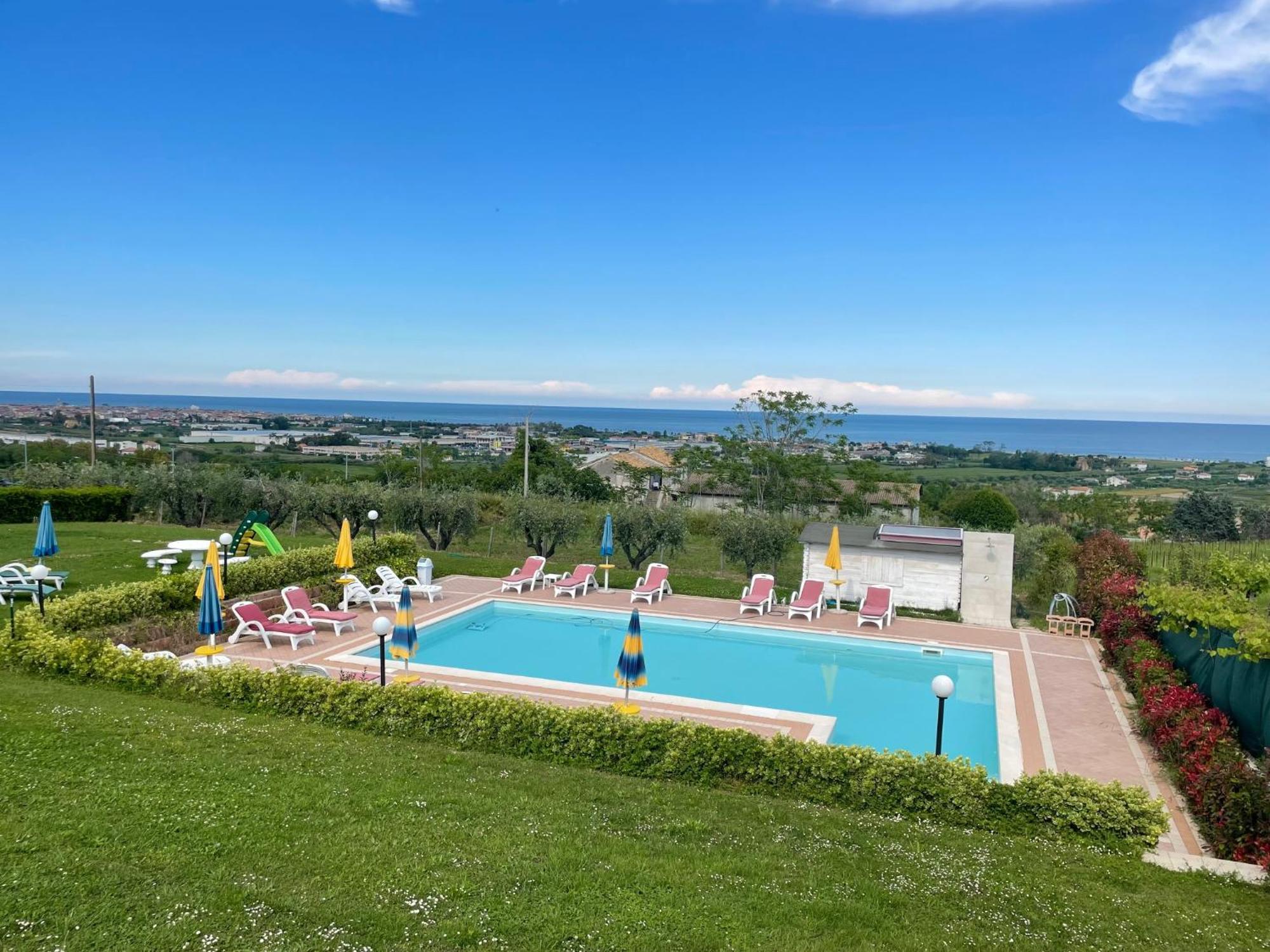 Vigneto - Italian Restaurant & B&B Villa Rosa Di Martinsicuro Экстерьер фото