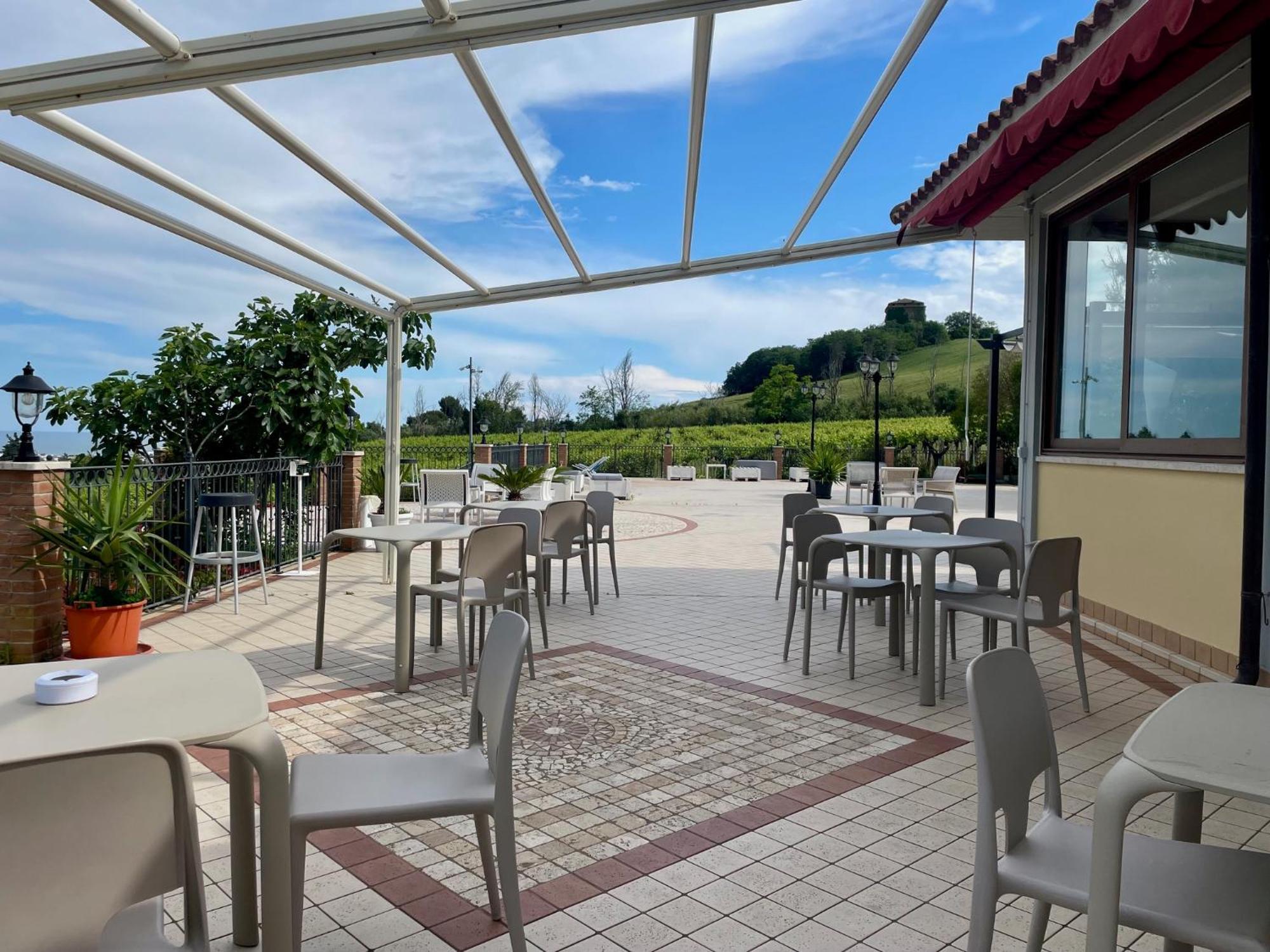 Vigneto - Italian Restaurant & B&B Villa Rosa Di Martinsicuro Экстерьер фото