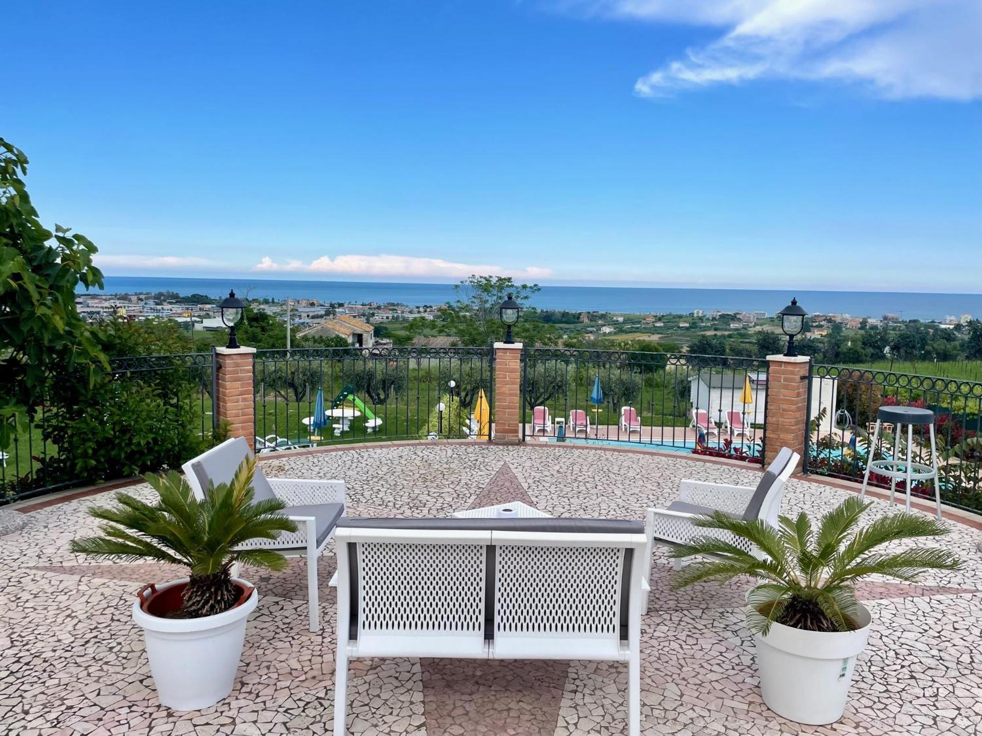 Vigneto - Italian Restaurant & B&B Villa Rosa Di Martinsicuro Экстерьер фото